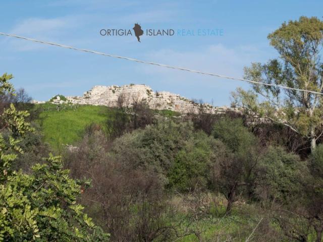 Terreno in vendita di 13000 m² in Viale Epipoli, 274