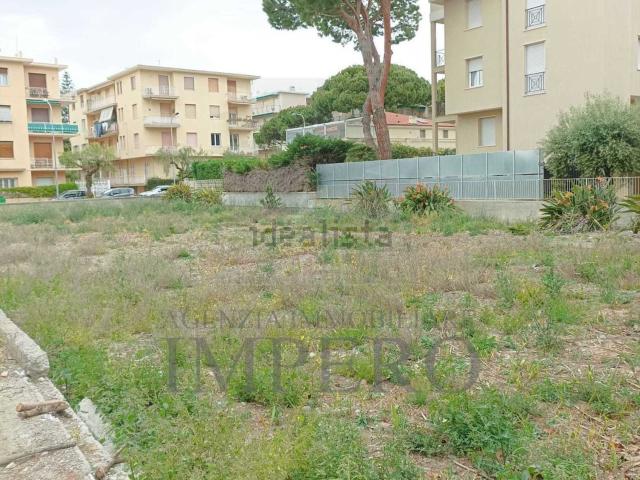Terreno in vendita di 1300 m² in Via Gerolamo Rossi