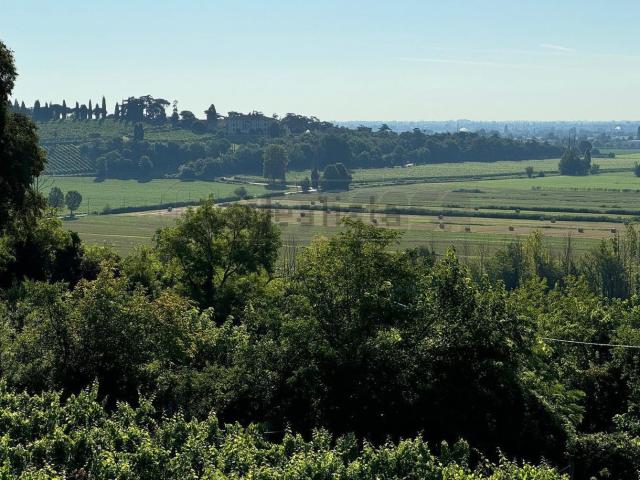 Terreno in vendita di 1300 m² in Via Giuseppe Garibaldi