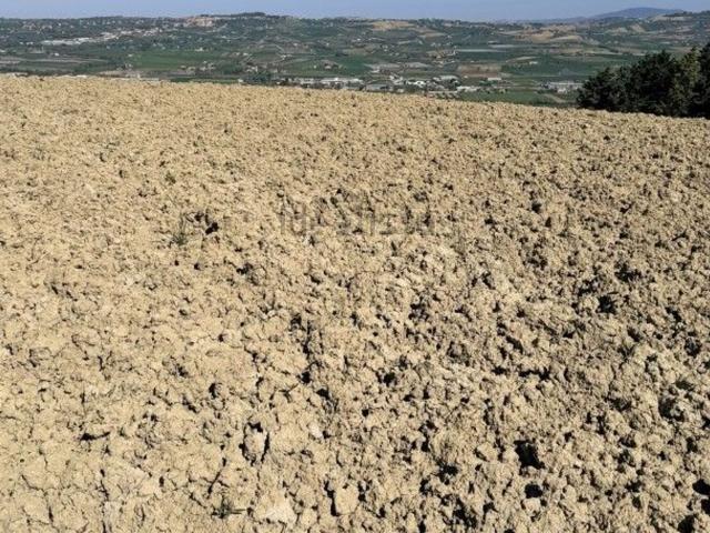 Terreno in vendita di 130 m² in Contrada San Tommaso