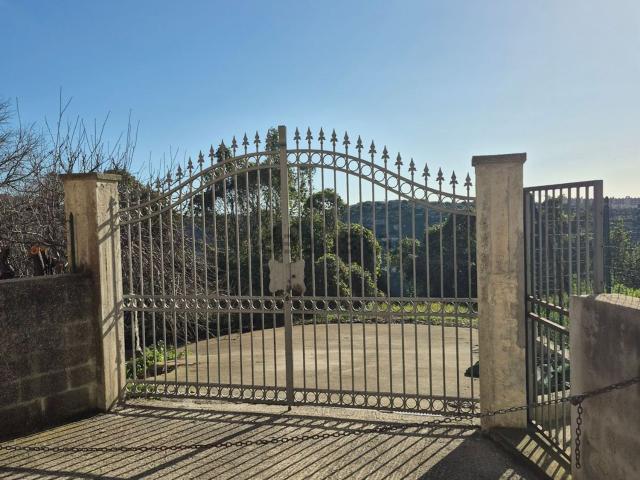 Terreno in vendita di 13300 m² in Via Loreto Gallinara, 83