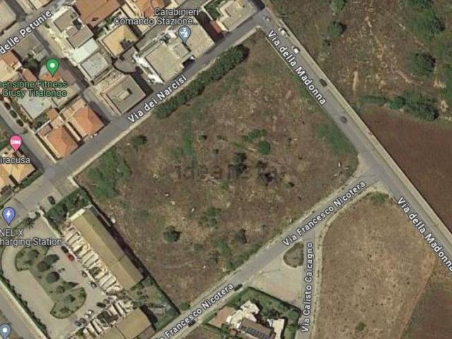 Terreno in vendita di 1330 m² in Via Francesco Nicotera