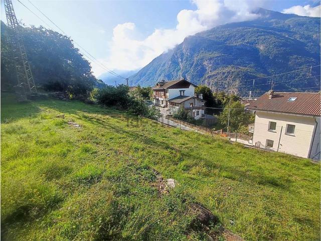 Terreno in vendita di 1475 m² in Via Gressoney