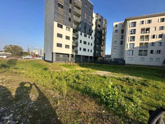 Terreno in vendita di 1403 m² in Via Umberto Terracini