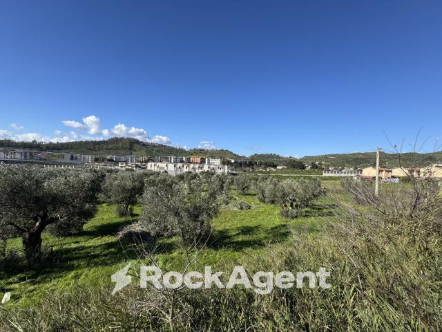 Terreno in vendita di 14000 m² in Viale Magna Grecia