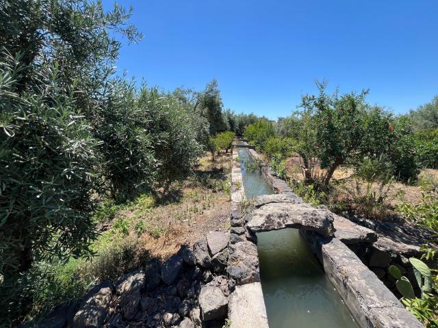 Terreno in vendita di 14000 m² in Contrada mendolito