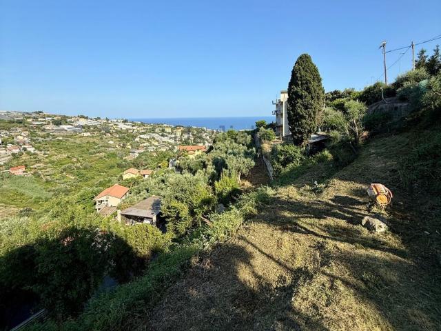 Terreno in vendita di 1400 m² in Via Privata Rio Massè