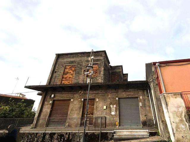 Terreno in vendita di 1400 m² in Via Sonnino