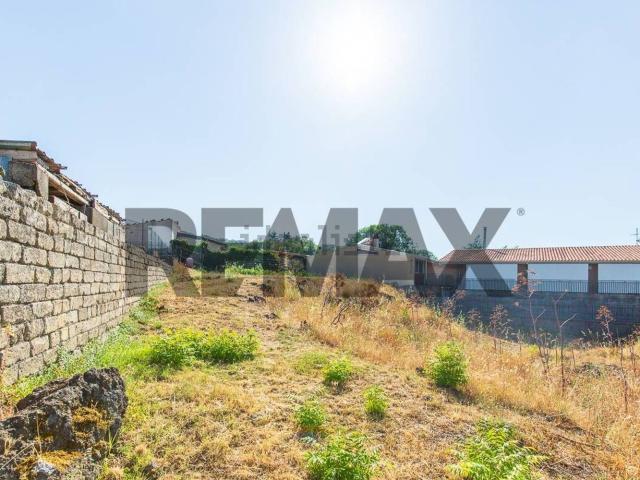 Terreno in vendita di 1409 m² in Via Vidalba, 11