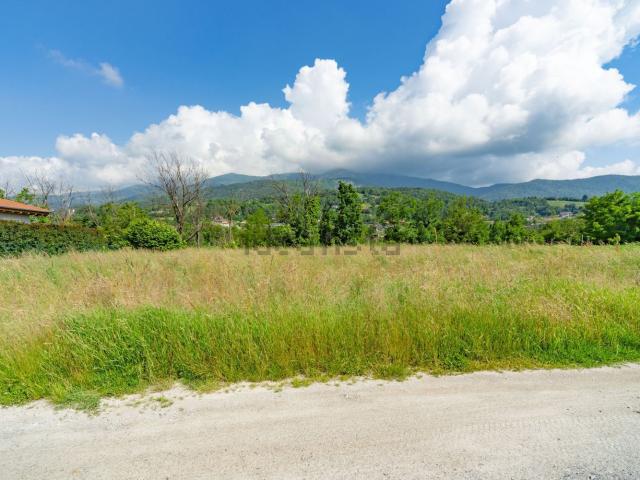 Terreno in vendita di 1412 m² in Via Fucine, 7