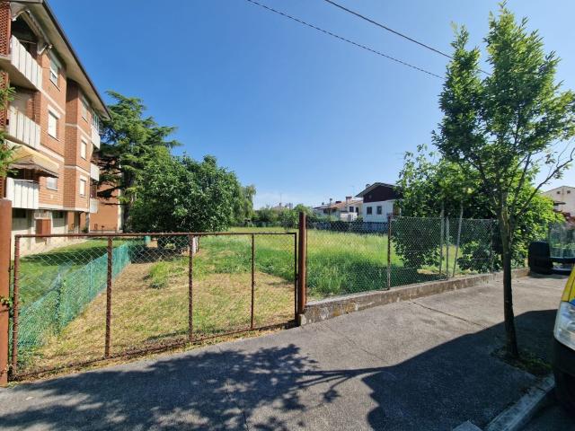 Terreno in vendita di 1420 m² in Via Antonio Smareglia