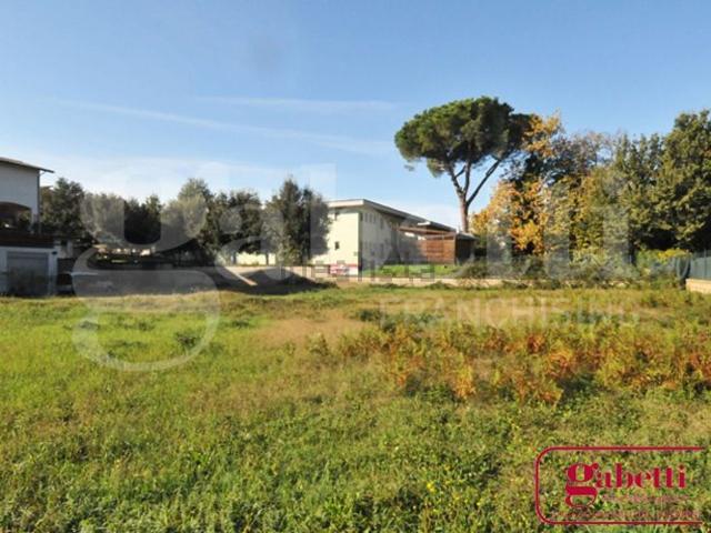 Terreno in vendita di 1540 m² in Via Enzo Tortora