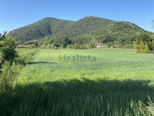 Terreno in vendita di 15448 m² in Via Savellon Retratto
