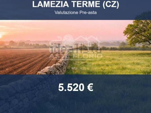 Terreno in vendita di 1585 m² in Via dei Brutii, 151