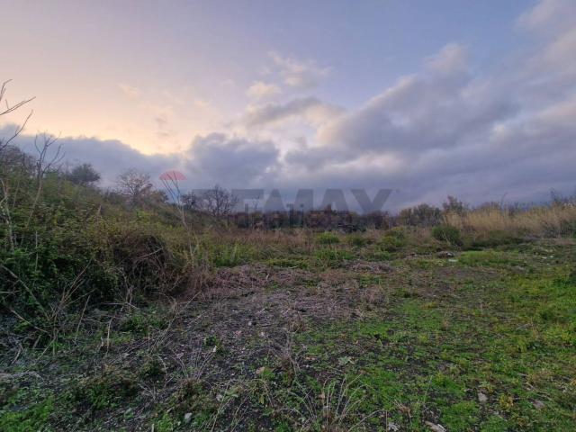 Terreno in vendita di 15000 m² in Via Grazia Deledda, 30