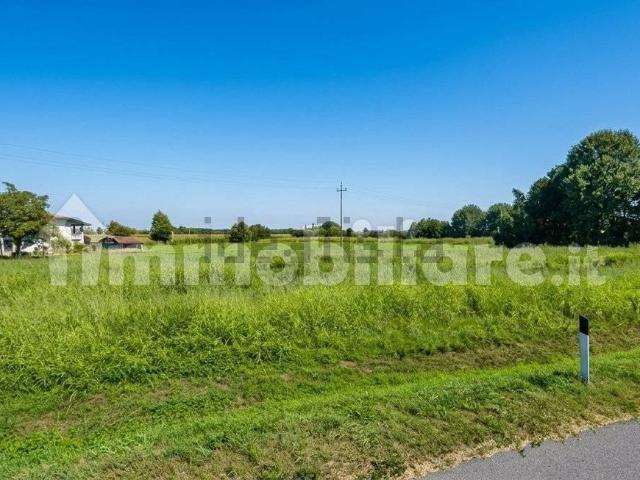 Terreno in vendita di 1500 m² in Via del Lavoro