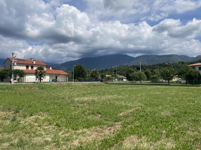 Terreno in vendita di 1500 m² in Via delle Mure