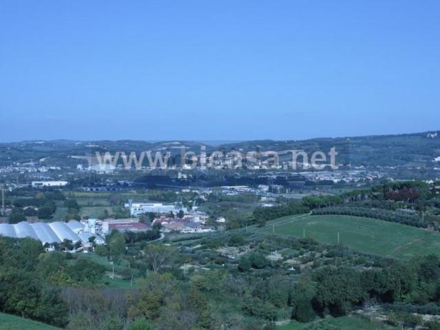 Terreno in vendita di 16000 m² in Strada Madonna del Monte