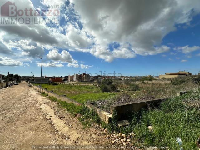 Terreno in vendita di 1600 m² in Via Alessandro Manzoni
