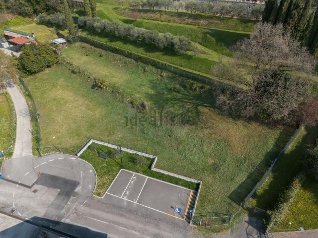 Terreno in vendita di 1600 m² in Via D. Andreis