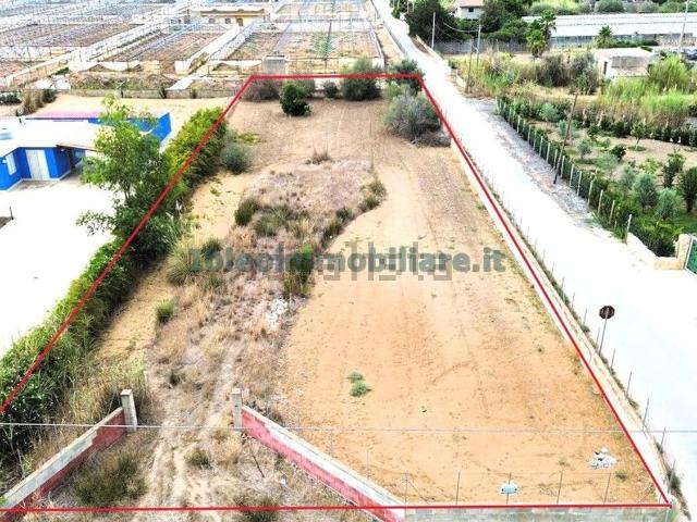 Terreno in vendita di 1600 m² in Via dei Papaveri