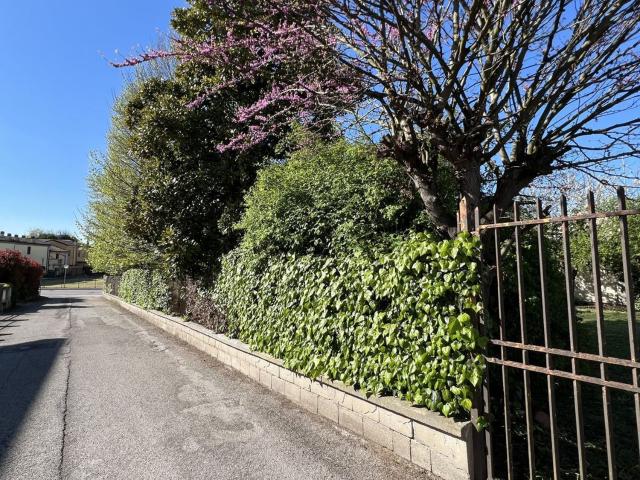 Terreno in vendita di 1613 m² in Corso Italia, 289