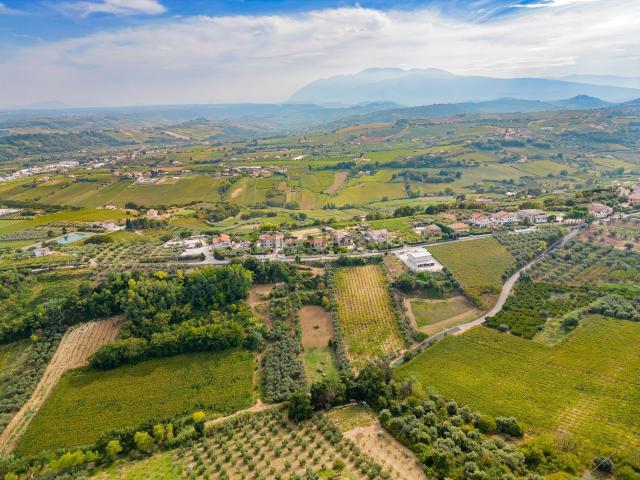 Terreno in vendita di 16102 m² in Via Tiboni