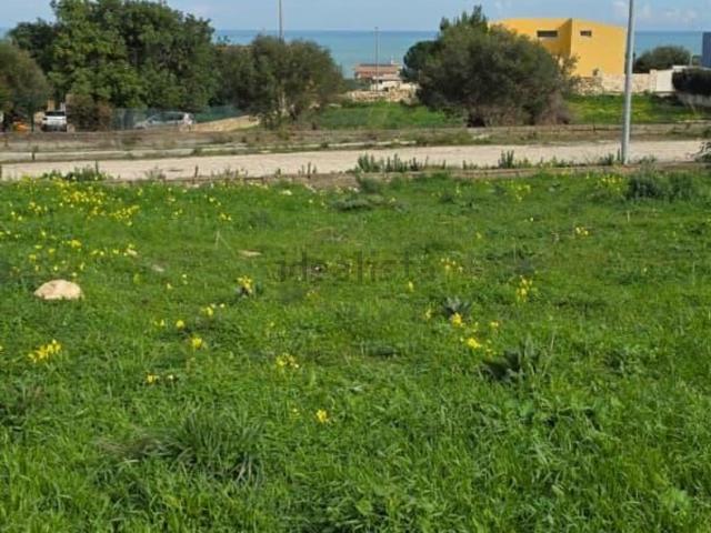 Terreno in vendita di 1628 m² in Via Isaac Newton, 7