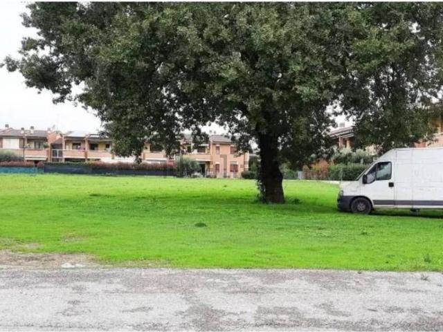 Terreno in vendita di 1744 m² in Via dell&apos Acquedotto