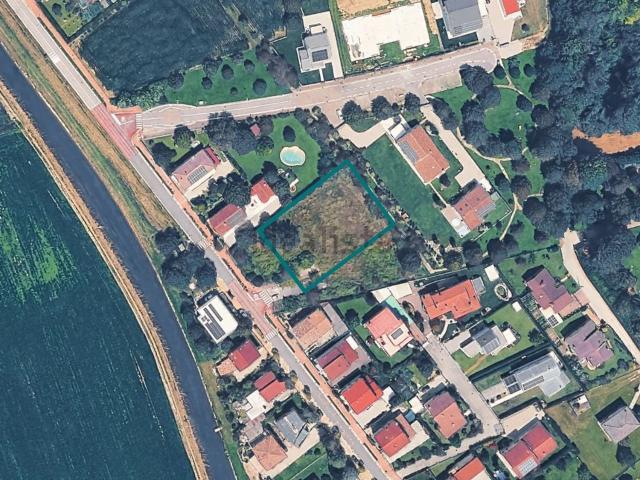 Terreno in vendita di 1745 m² in Viale Giuseppe Garibaldi
