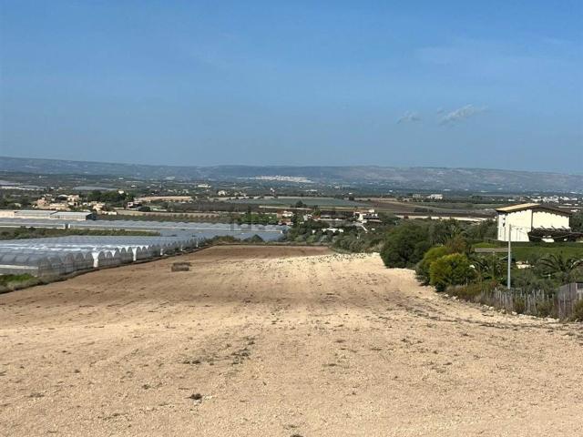 Terreno in vendita di 17600 m² in Contrada Triona