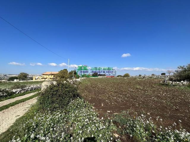 Terreno in vendita di 17750 m² in Via Mola