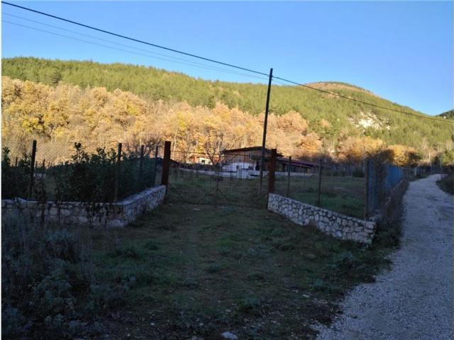 Terreno in vendita di 1700 m² in Via Valle Perchiana