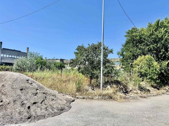 Terreno in vendita di 1700 m² in Via Vincenzo Brunacci