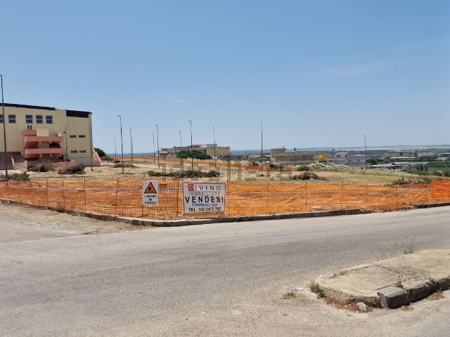 Terreno in vendita di 1700 m² in Via F. Brunelleschi