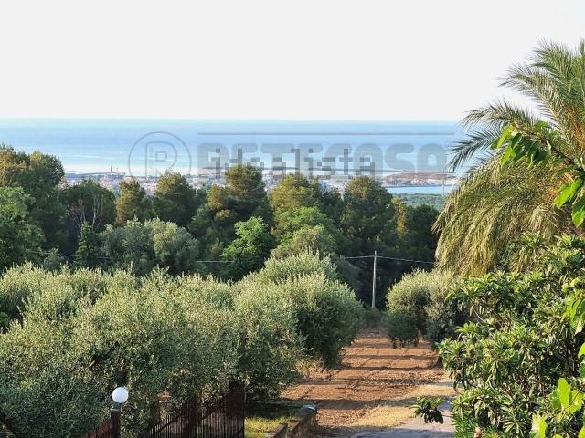 Terreno in vendita di 1700 m²