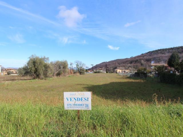 Terreno in vendita di 1710 m² in Viale Piceno Aprutino, 20