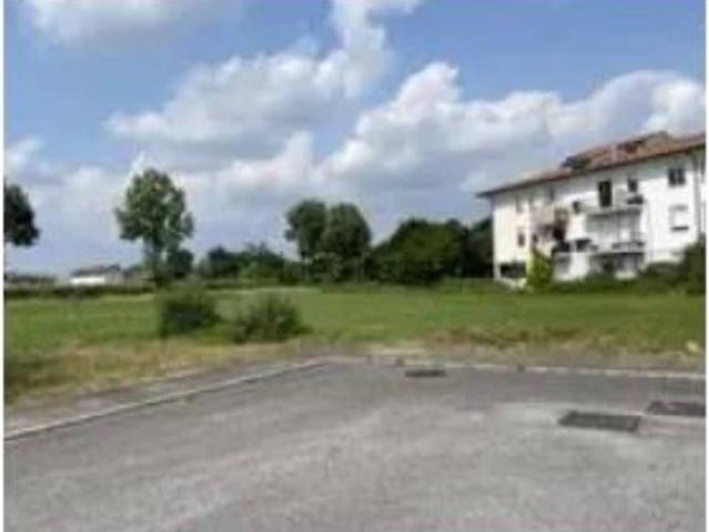 Terreno in vendita di 1872 m² in Via 3 APRILE
