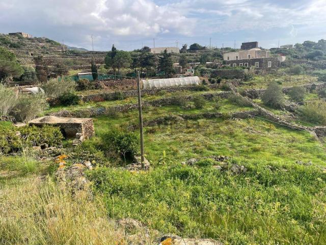 Terreno in vendita di 1875 m² in Via del Sole