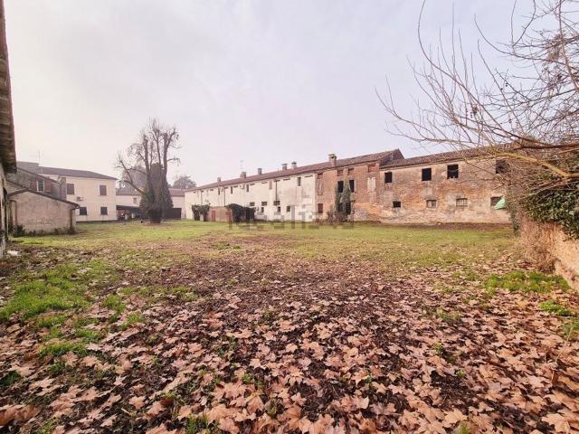 Terreno in vendita di 1800 m² in Via F.Bonvicini
