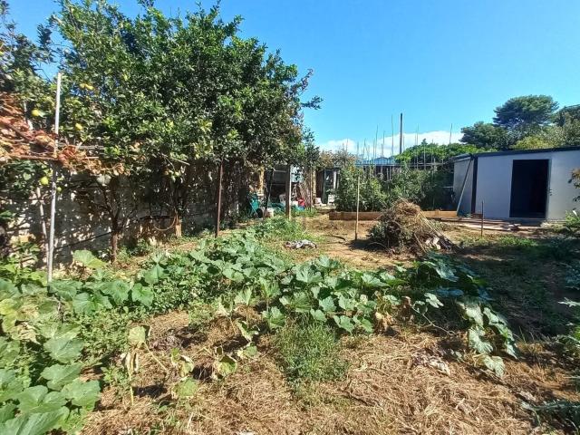 Terreno in vendita di 180 m²
