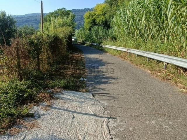 Terreno in vendita di 1900 m² in Via degli Enotri