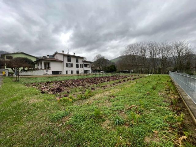 Terreno in vendita di 1900 m² in Via Pietro Nenni