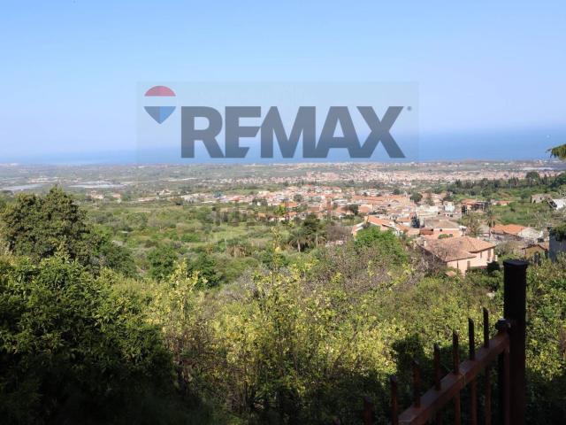 Terreno in vendita di 1917 m² in Via Etnea