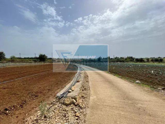 Terreno in vendita di 20000 m² in Via per Canicattini