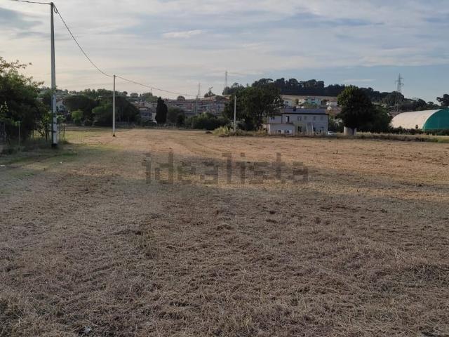 Terreno in vendita di 2000 m² in Via Angelo Mengoni