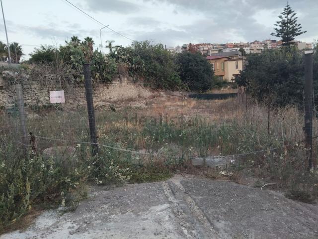 Terreno in vendita di 2000 m² in Via Falconello