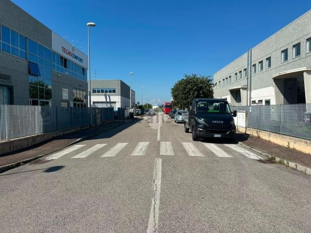 Terreno in vendita di 2000 m² in Via Peppino Impastato, 12