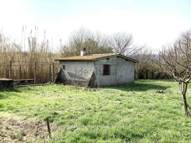 Terreno in vendita di 2000 m² in Via Sant&apos Angelo