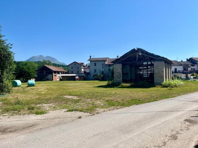 Terreno in vendita di 2150 m² in Via Matteo Cesa